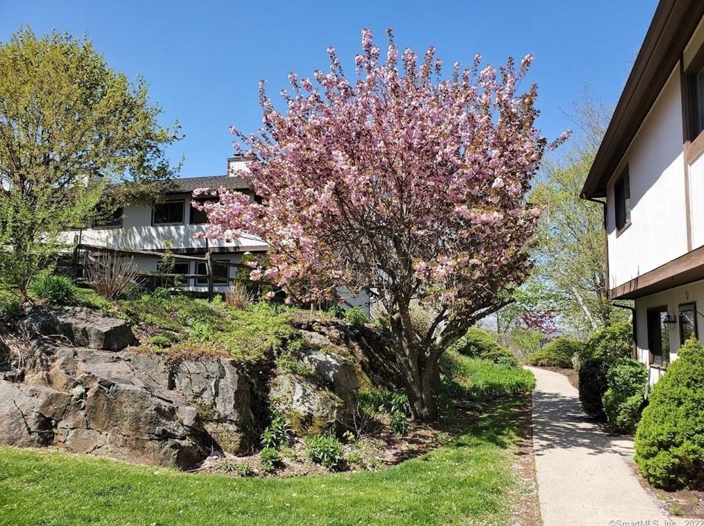 27 Crows Nest Ln #18a, Danbury, CT 06810