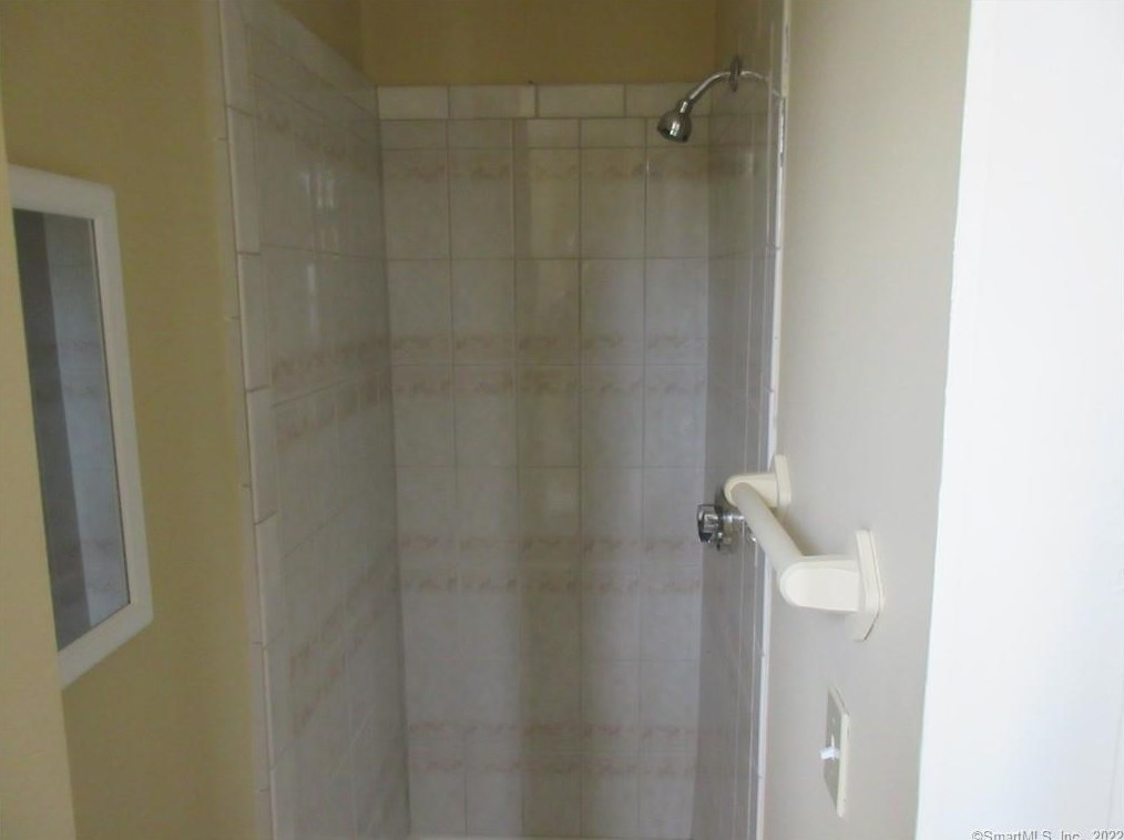 174 Logan St #8, Bridgeport, CT 06607