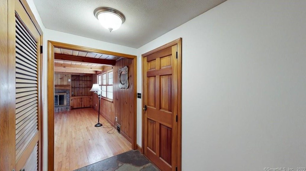 12 Vining Dr, Simsbury CT  06070-2821 exterior