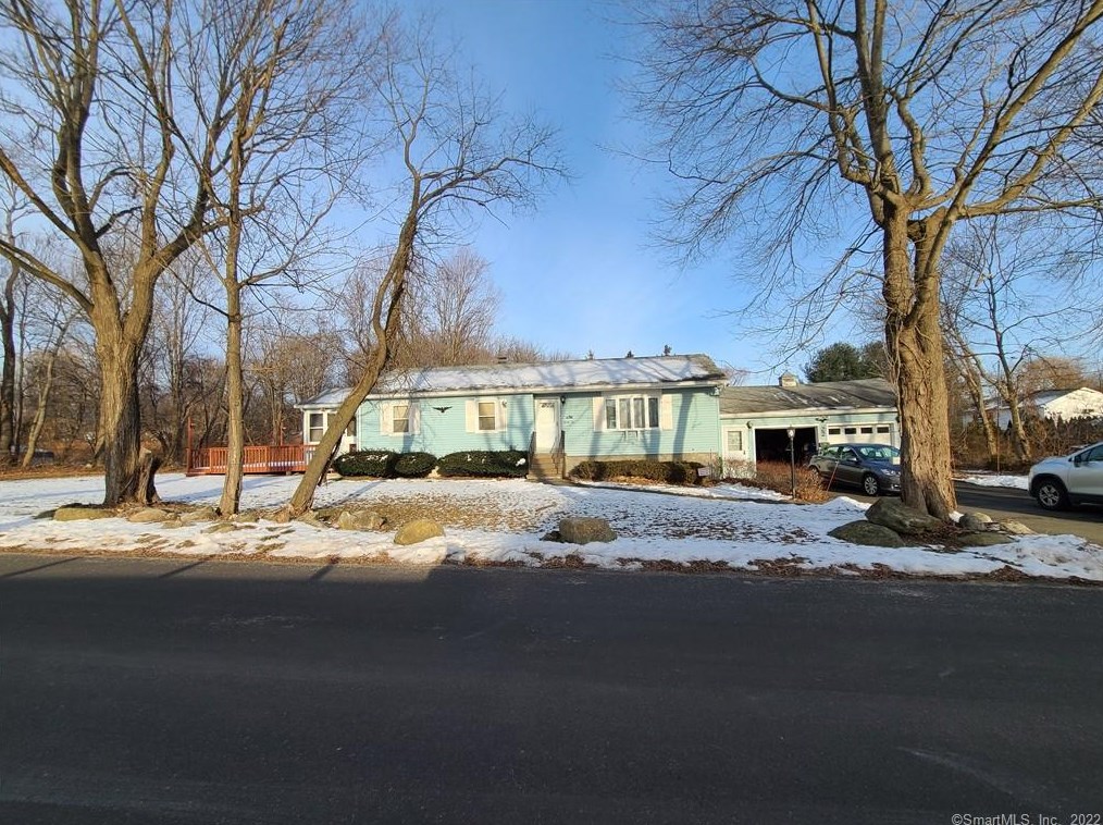 22 Houlton St, Watertown, CT 06779