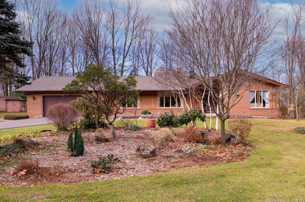 160 Mountain Edge Dr, Southington, CT 06489