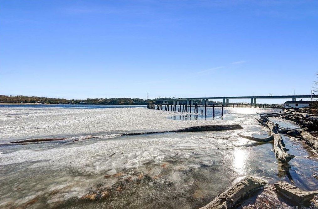 30 Riverside Ave, Fenwick CT  06475-1415 exterior