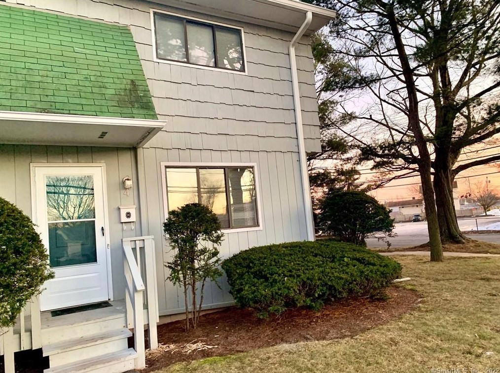 4 Patterson Ave, Stratford, CT 06614-5120
