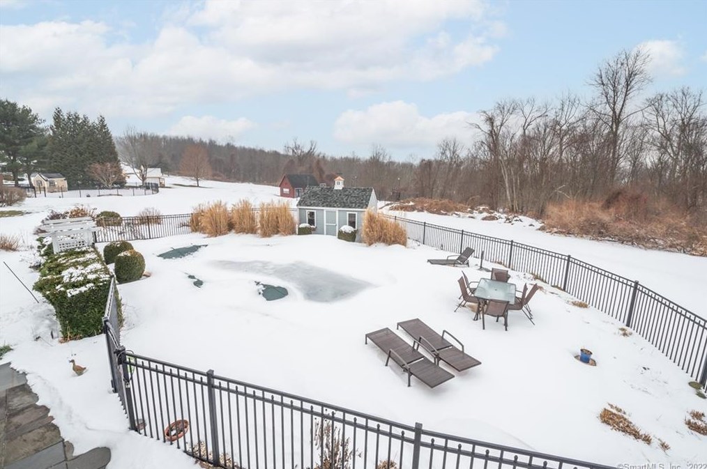31 Charter Ridge Dr, Sandy Hook, CT 06482