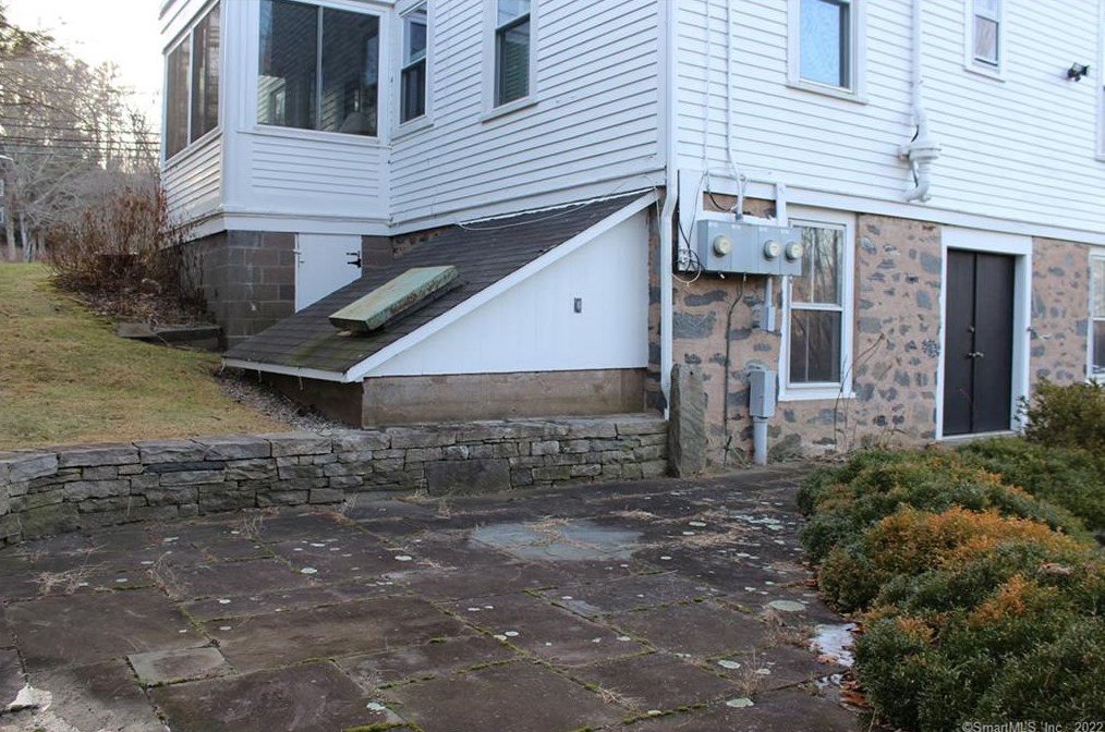 900 Saybrook Rd, Haddam CT  06438-1136 exterior