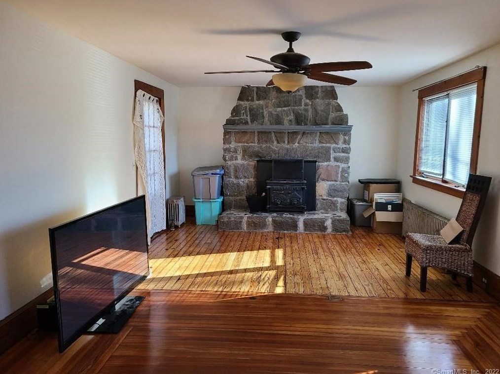 5 Reynolds Ln, Waterford, CT 06385