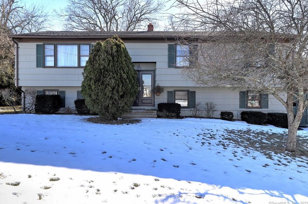 7 Ellen Dr, Beacon Falls, CT 06403