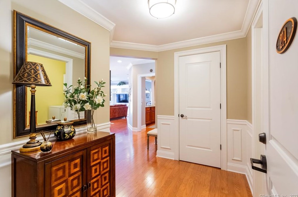 214 Still Water Cir #214, Brookfield Center, CT 06804