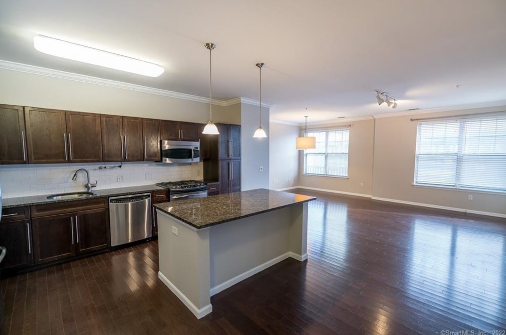 850 E Main St #203, Stamford, CT 06902
