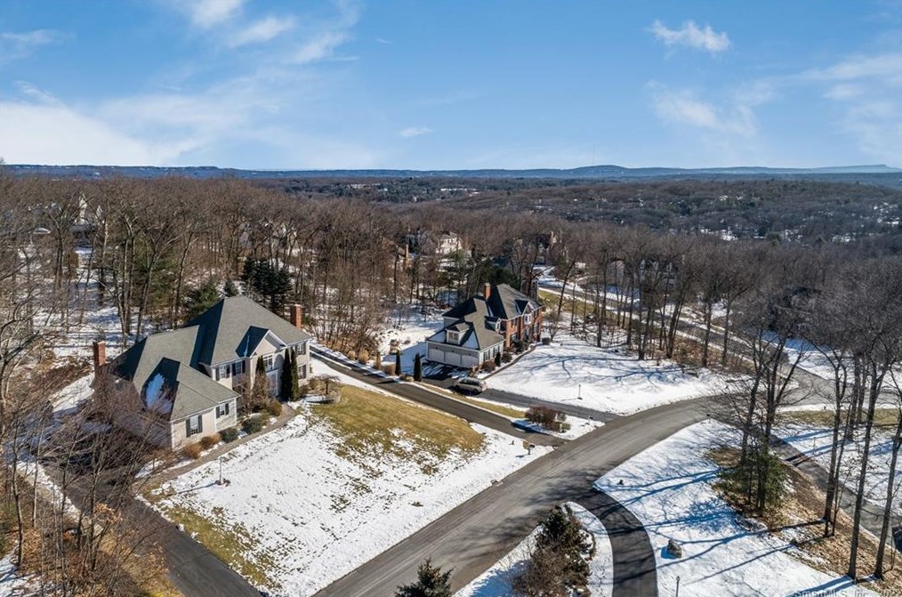 52 Northington Dr, Avon, CT 06001-2362