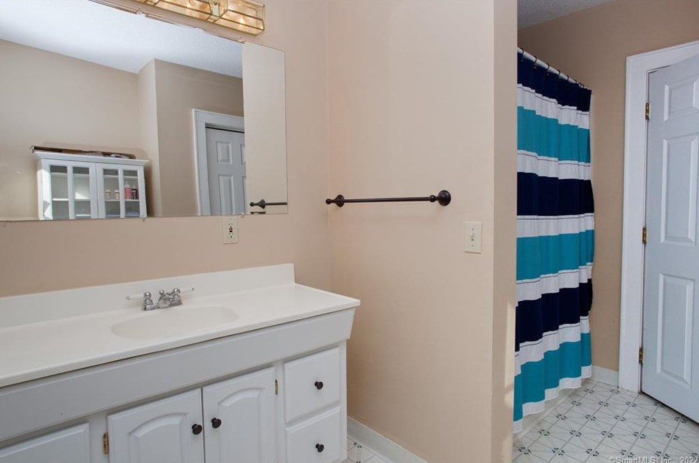 219 Arch Rd, Avon CT 06001-4209 exterior