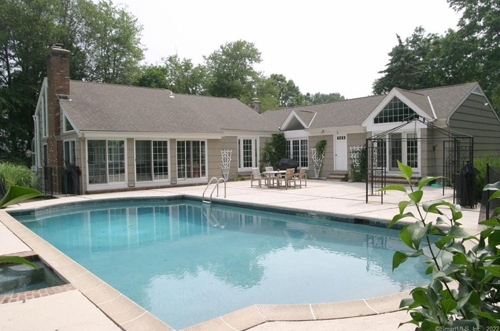 15 Bowman Dr, Greenwich, CT 06831