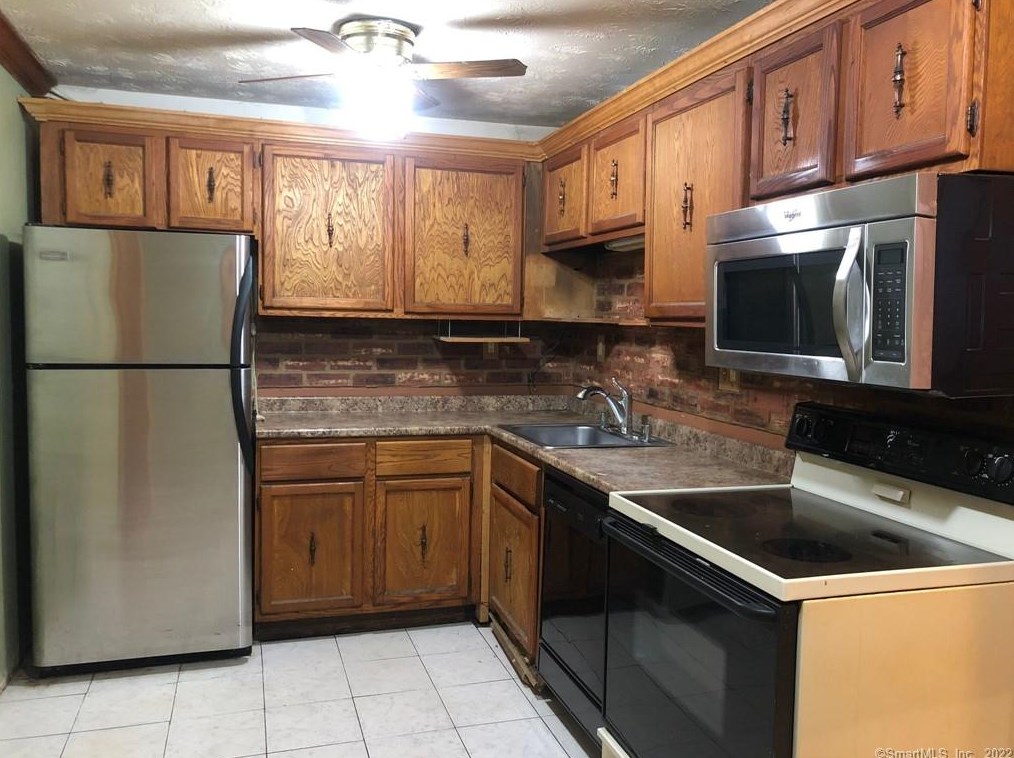 949 Pleasant Valley Rd #4-3, Wapping, CT 06074