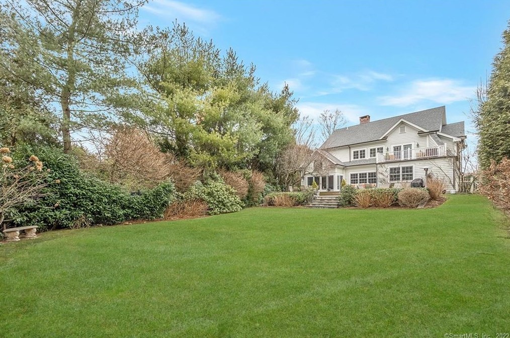 20 Verona Dr, Riverside, CT 06878