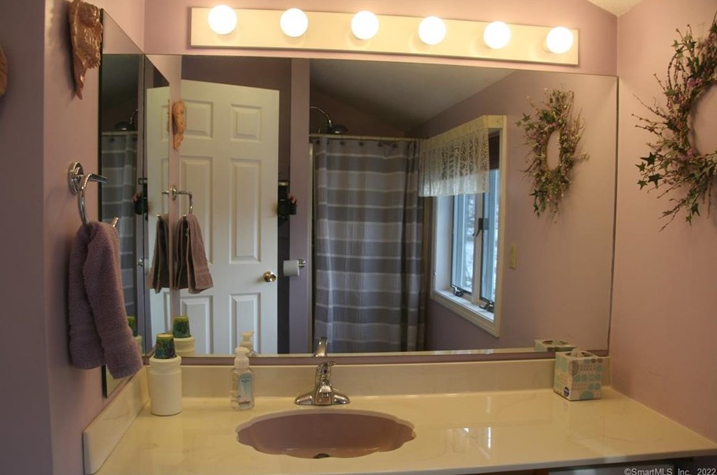 102 Courtyard Ln, Storrs Mansfield CT  06268-2285 exterior