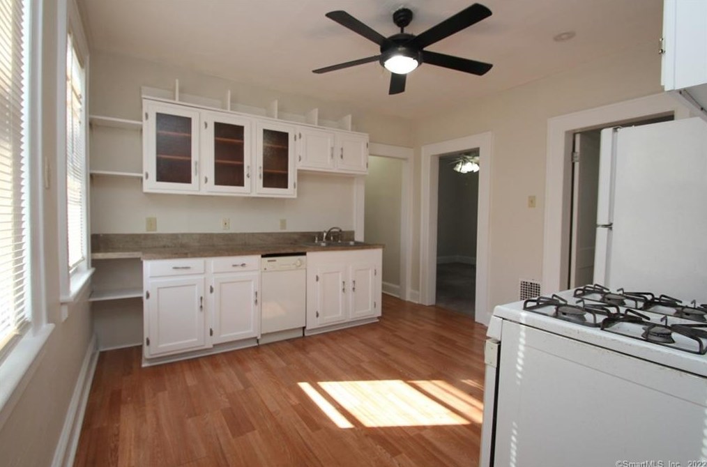 22 Hibiscus St, Fairfield CT  06825-5412 exterior