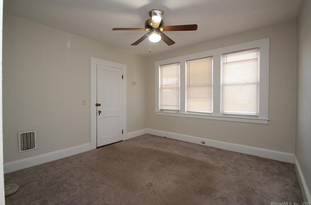 22 Hibiscus St, Fairfield CT  06825-5412 exterior
