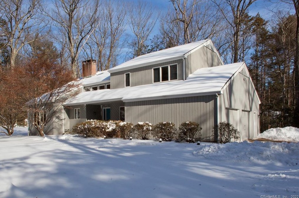 122 Saddle Ridge Dr, Simsbury, CT 06092-2118