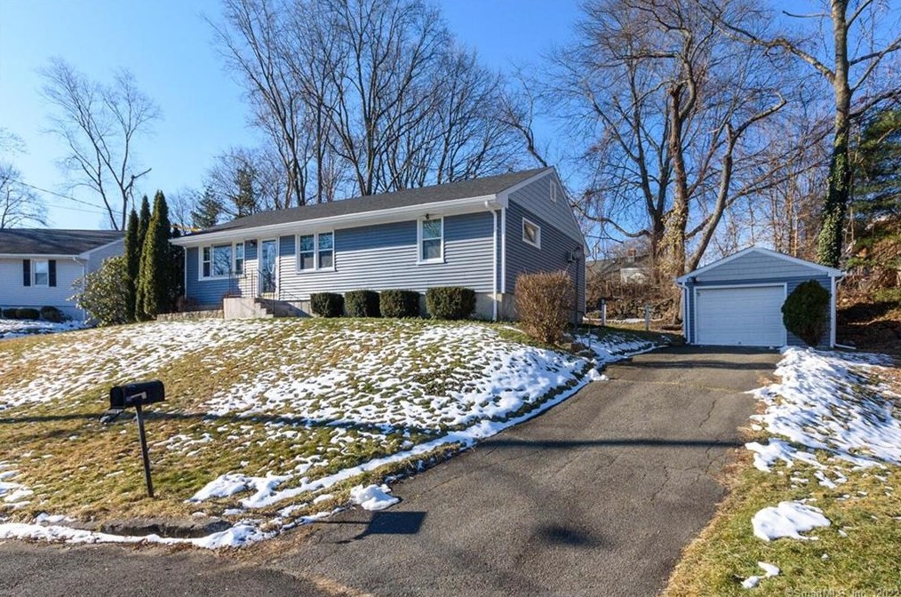 55 Derman Cir, Bridgeport, CT 06606