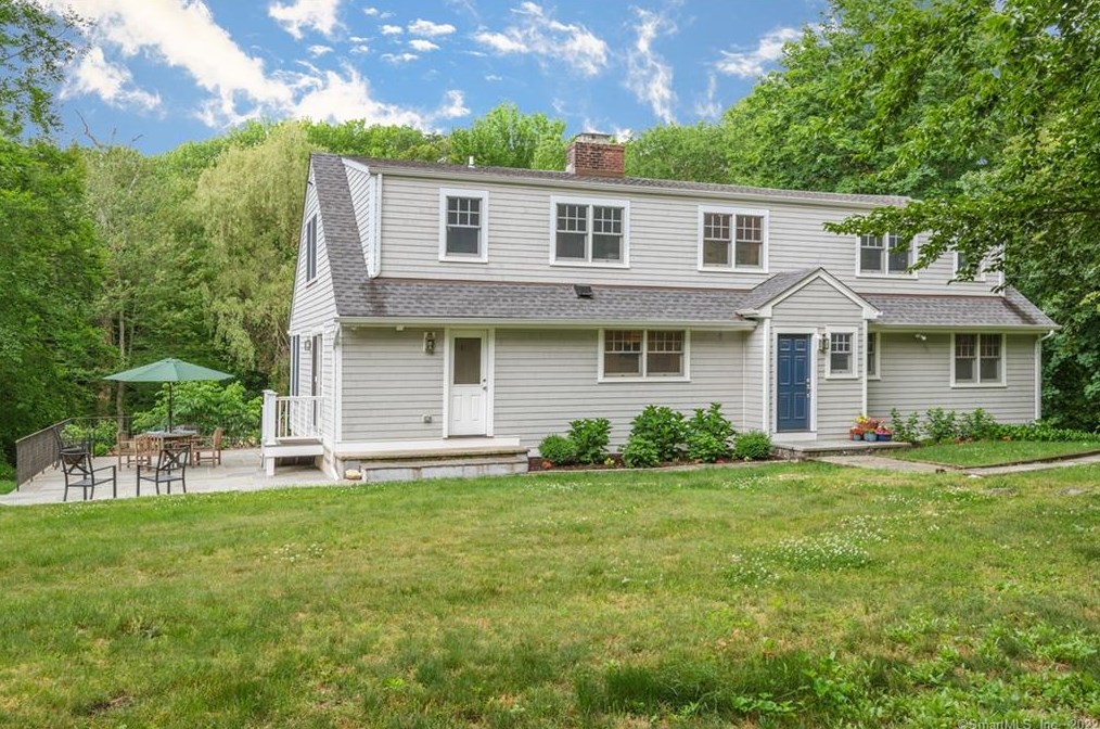 94 Cognewaugh Rd, Cos Cob, CT 06807