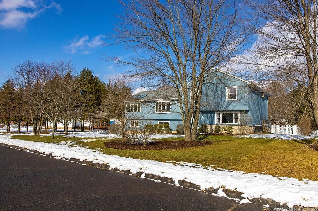 96 Lake Garda Dr, Unionville, CT 06085