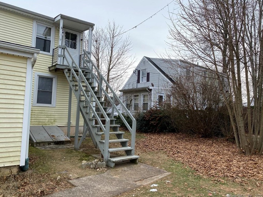 30 Aceto St, Branford, CT 06405