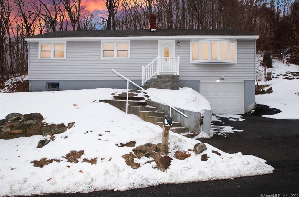 120 Cook Ln, Beacon Falls, CT 06403