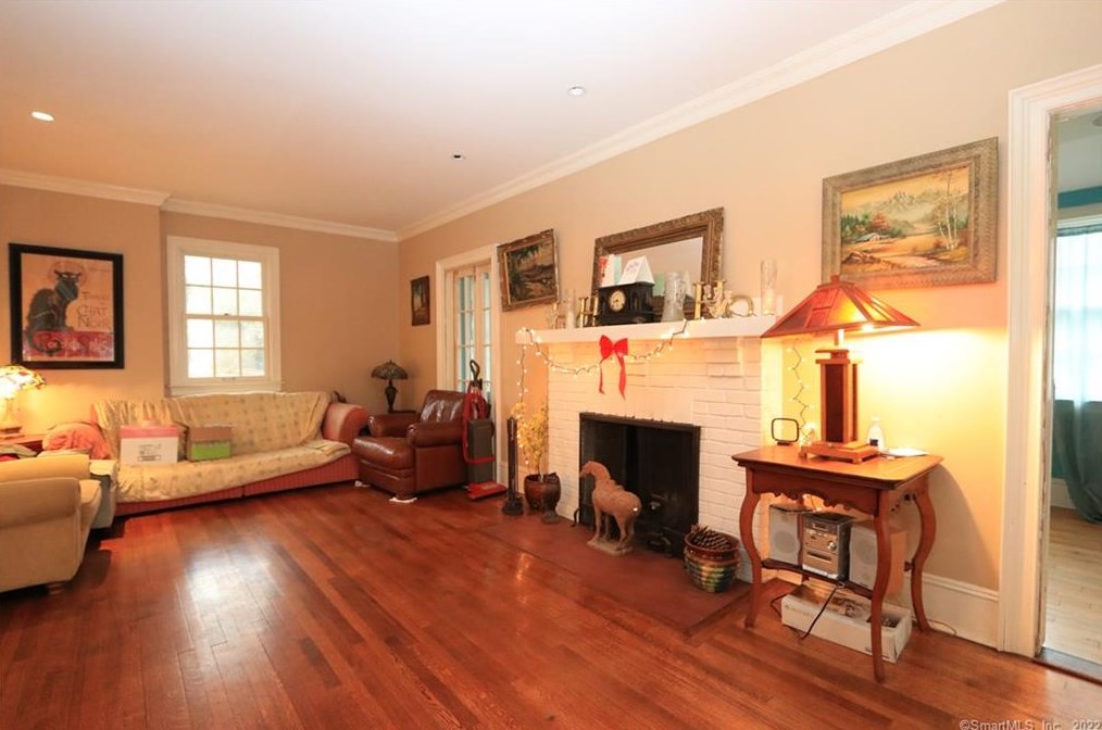 42 Brookview Ave, Fairfield CT  06825-1833 exterior