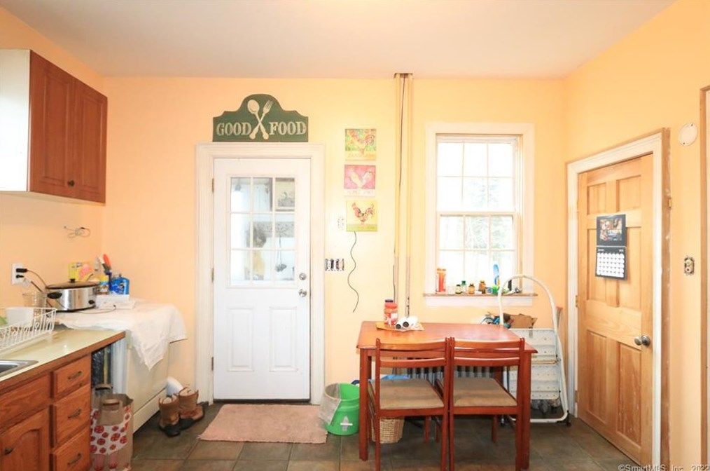 42 Brookview Ave, Fairfield CT  06825-1833 exterior