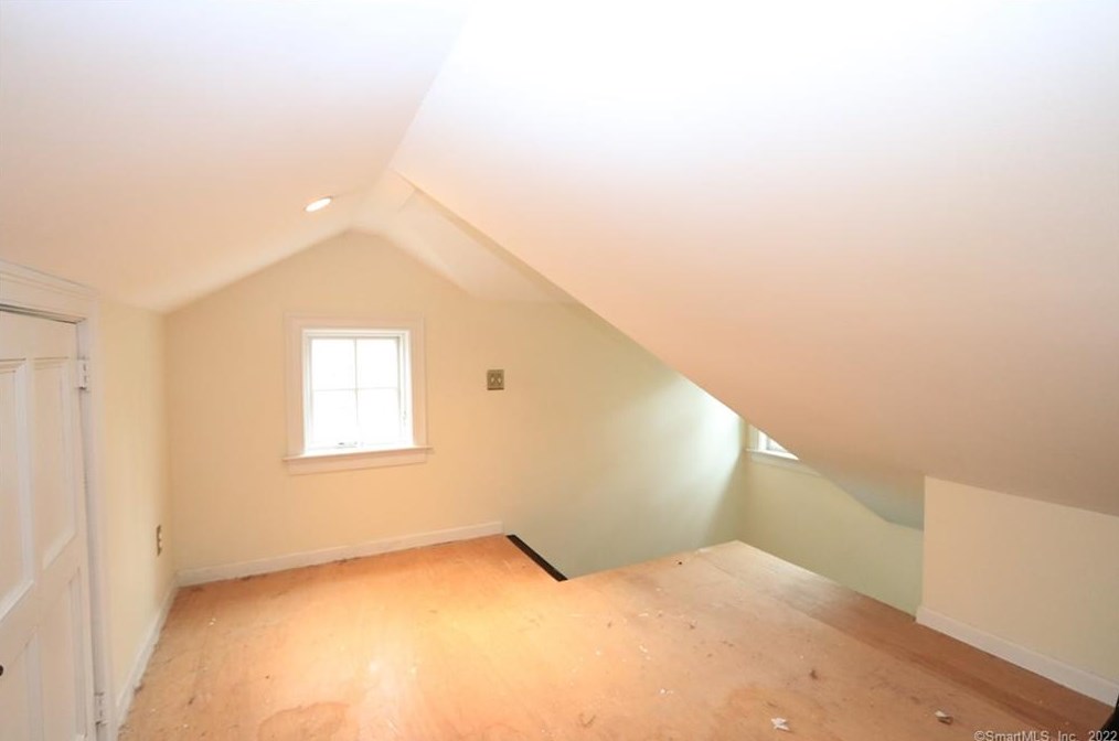 42 Brookview Ave, Fairfield CT  06825-1833 exterior