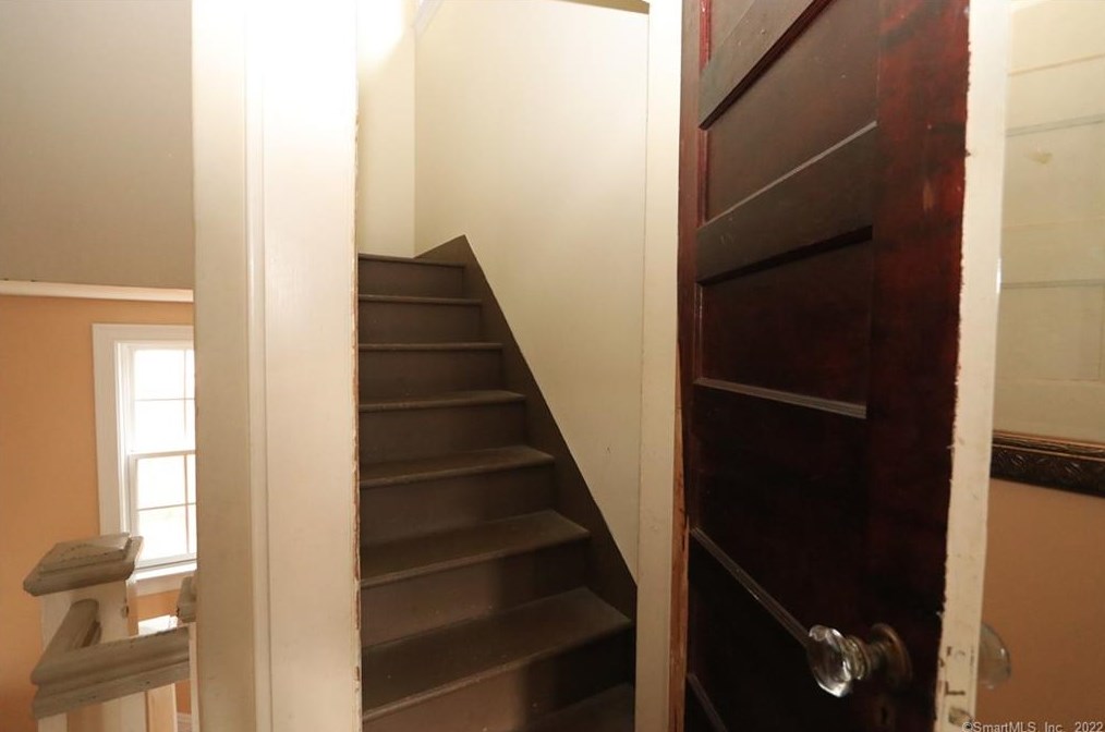 42 Brookview Ave, Fairfield CT  06825-1833 exterior