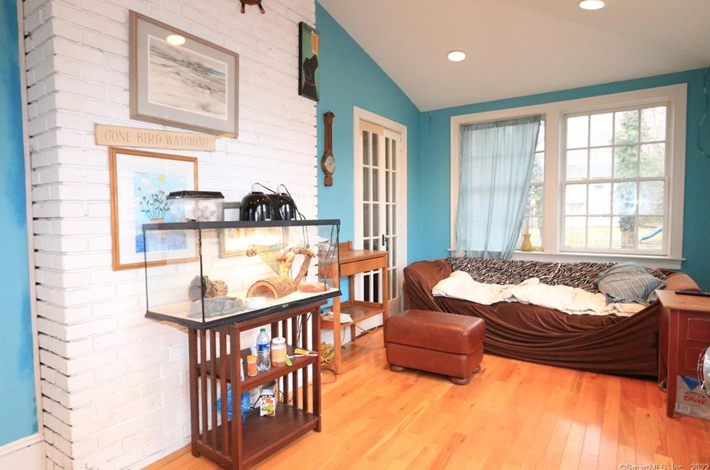 42 Brookview Ave, Fairfield CT  06825-1833 exterior