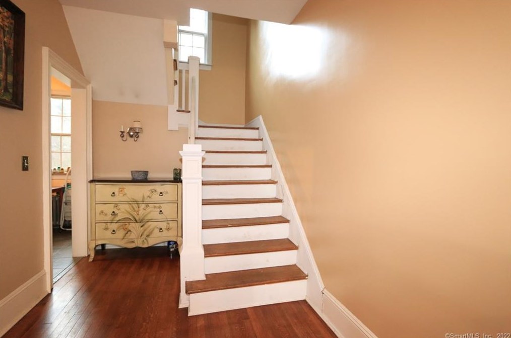 42 Brookview Ave, Fairfield CT  06825-1833 exterior