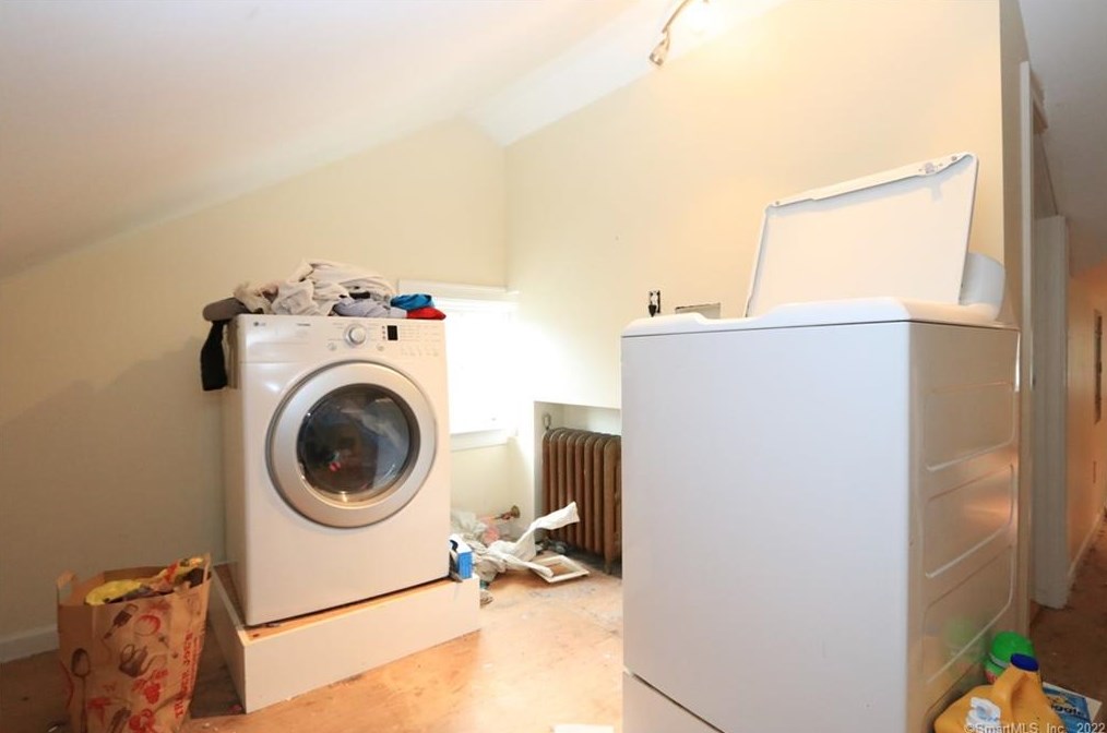 42 Brookview Ave, Fairfield CT  06825-1833 exterior