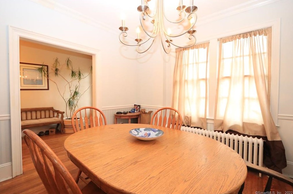 42 Brookview Ave, Fairfield CT  06825-1833 exterior