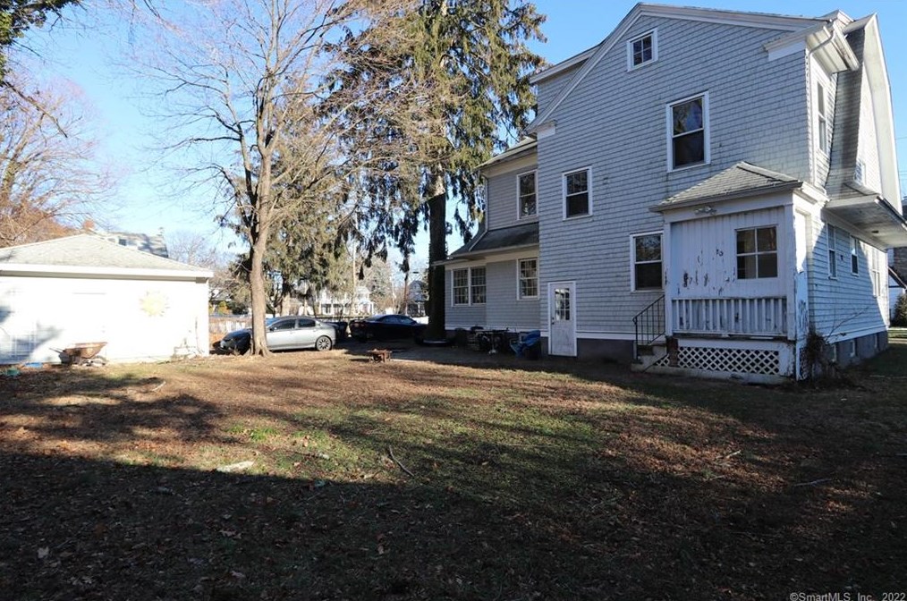 42 Brookview Ave, Fairfield CT  06825-1833 exterior