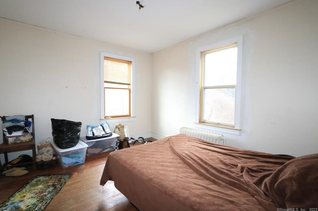 42 Brookview Ave, Fairfield CT  06825-1833 exterior