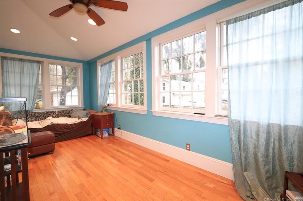 42 Brookview Ave, Fairfield CT  06825-1833 exterior