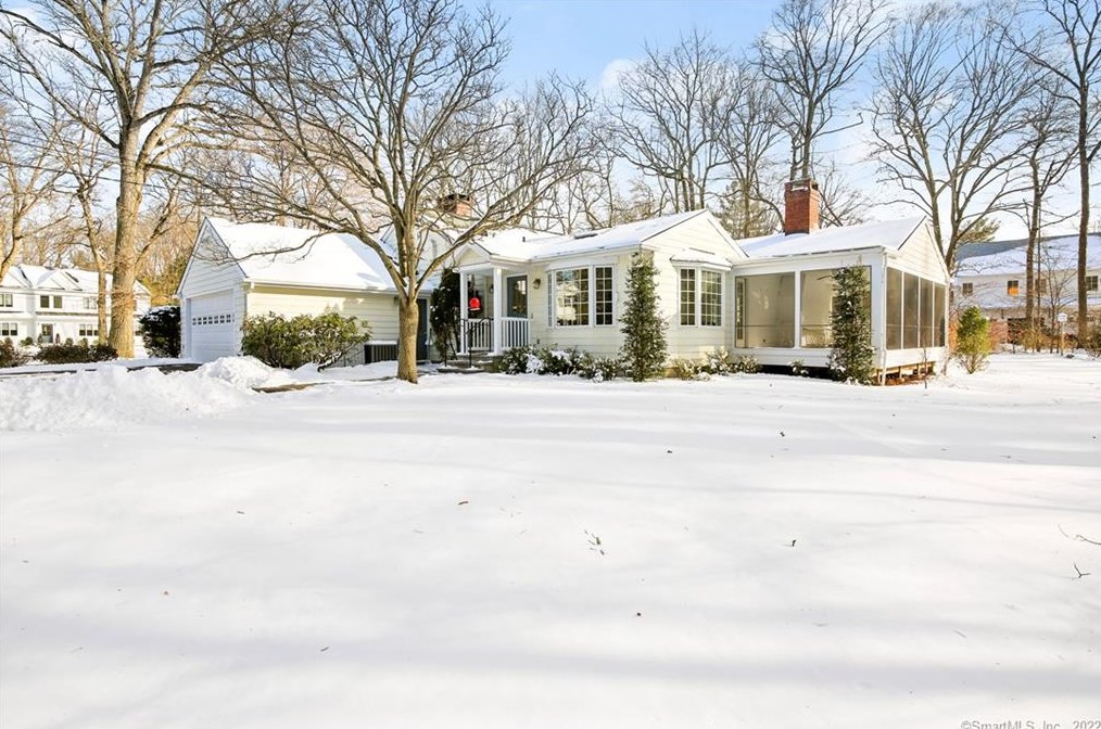 18 Holly Ln, Tokeneke, CT 06820
