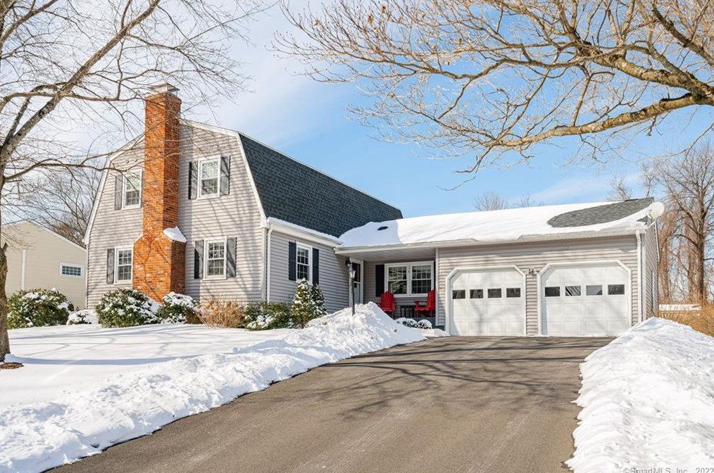 39 Westview Ter, Unionville, CT 06085-1459
