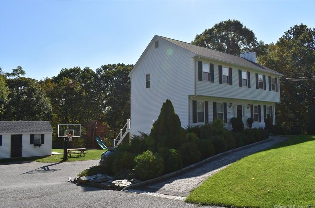 237 Coram Rd, Huntington, CT 06484