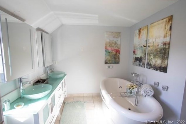 80 Mulberry Hl, New Haven CT  06517-3530 exterior