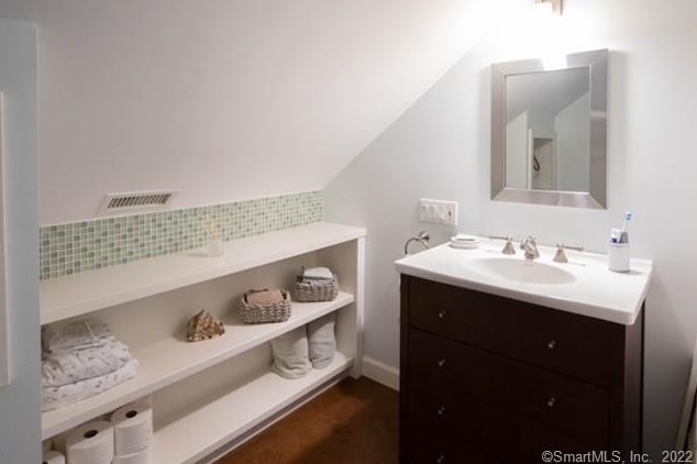 80 Mulberry Hl, New Haven CT  06517-3530 exterior