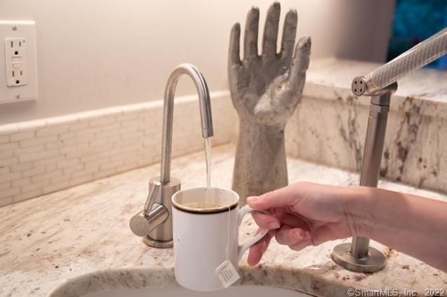 80 Mulberry Hl, New Haven CT  06517-3530 exterior