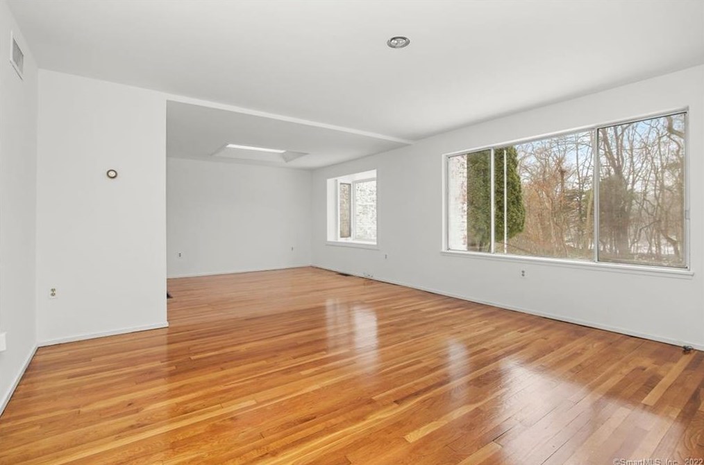 2100 St, Fairfield CT 06824-1739 exterior