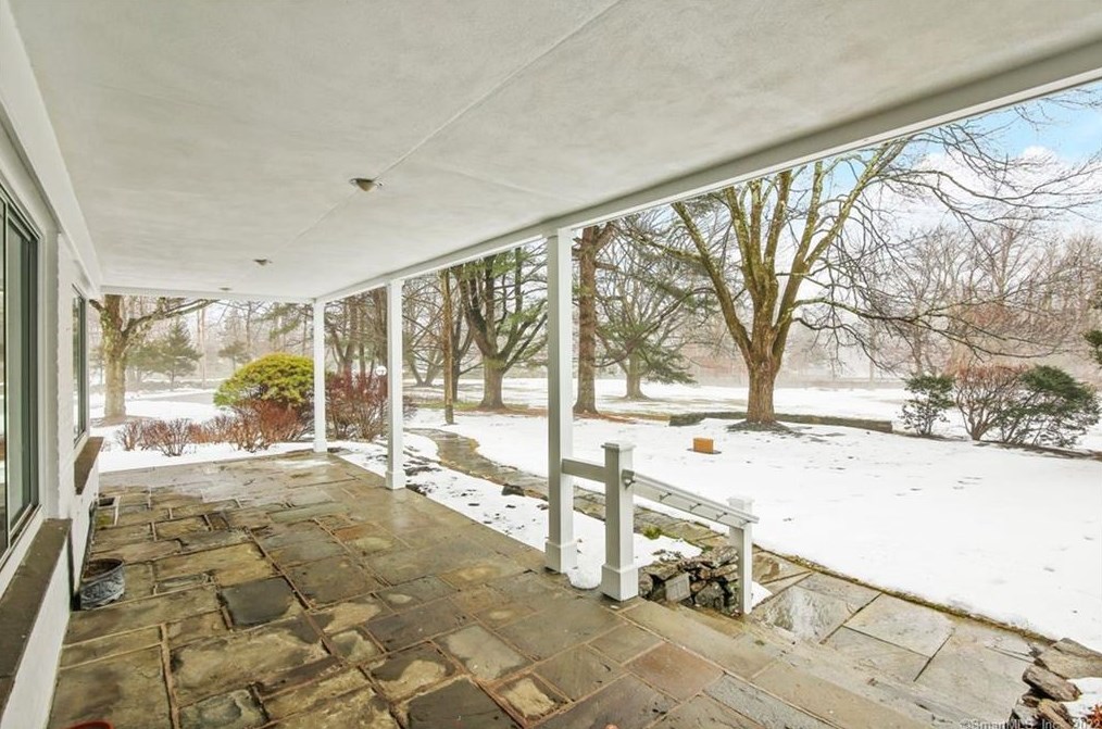 2100 St, Fairfield CT 06824-1739 exterior