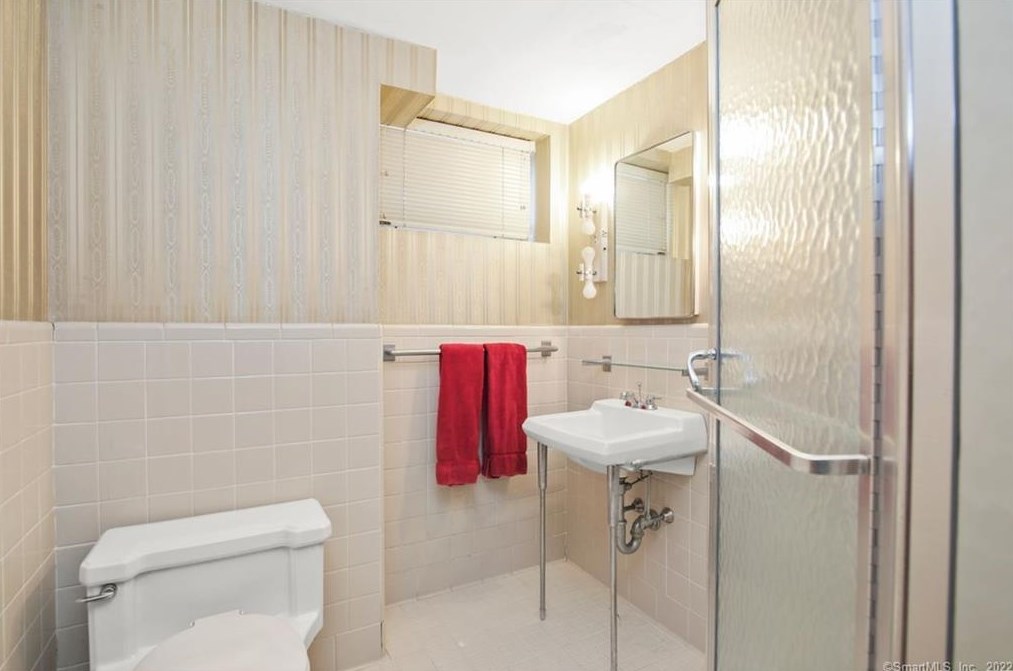 2100 St, Fairfield CT 06824-1739 exterior