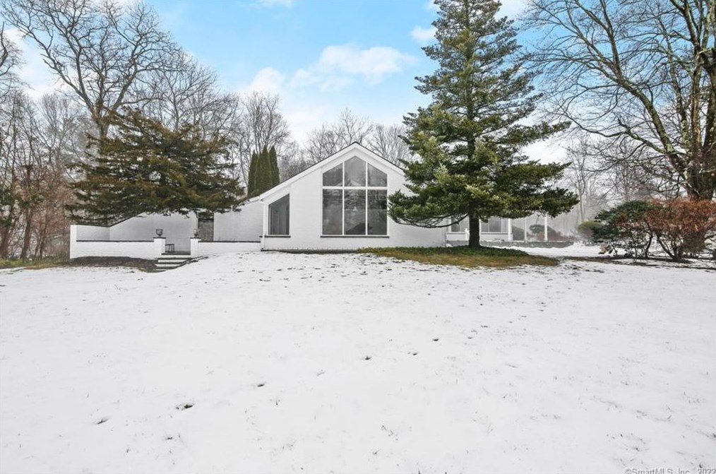 2100 St, Fairfield CT 06824-1739 exterior