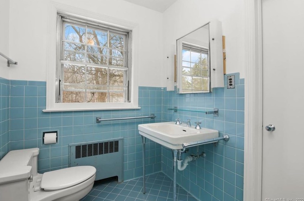 2100 St, Fairfield CT 06824-1739 exterior