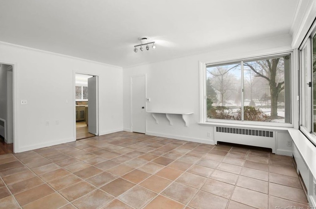 2100 St, Fairfield CT 06824-1739 exterior